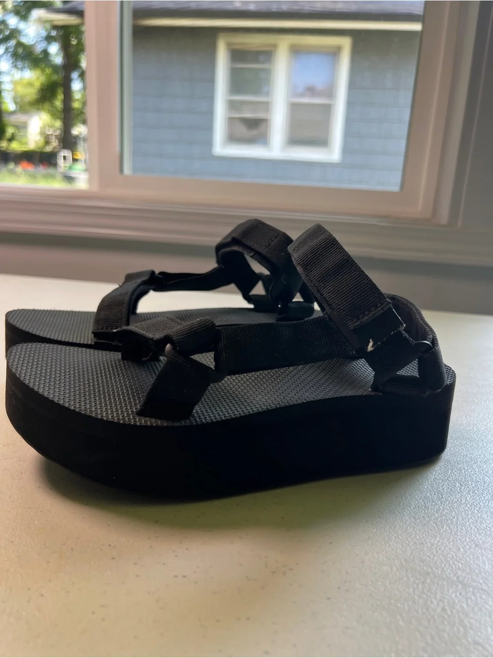 WOMEN'S TEVA MIDFORM UNIVERSAL BLACK STRAP SPORTS SANDALS SIZE Size 7